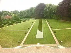 Le jardin et son bassin.