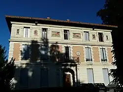 Façade ouest avec les sculptures d'Alexandre Falguière.