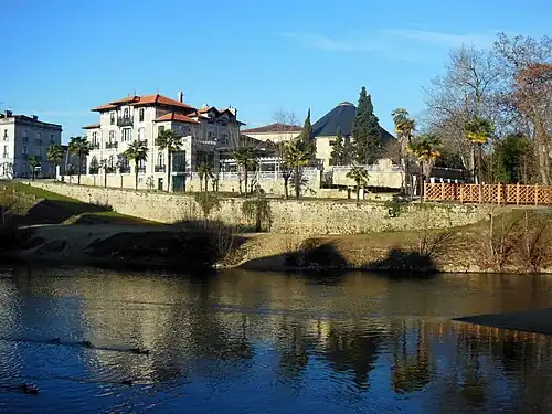 Villa Marisol et Rotonde de la vignotte sur la rive droite de la Midouze.