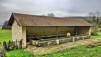 La fontaine-lavoir-abreuvoir.