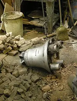 8) Démoulage manuel.