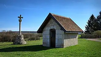 La croix du Mont et l'oratoire.