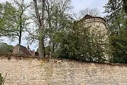 Le château et son colombier.