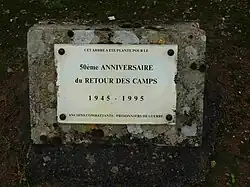 Arbre mémorial, plaque.
