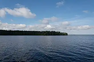 Le lac Virmasvesi vu de la  route Suonenjoentie à Karttula.