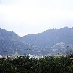 Montagnes et champs d'agrumes à Beniaján