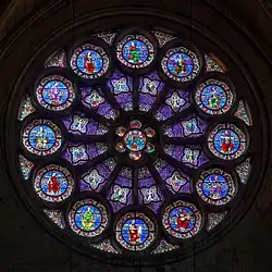 Vitrail en rosace (côté ouest).