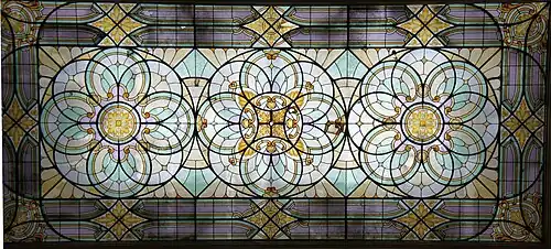 Vitrail du puits de lumière.