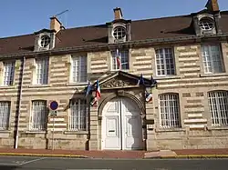 L'ancien hôpital, aujourd'hui sous-préfecture.