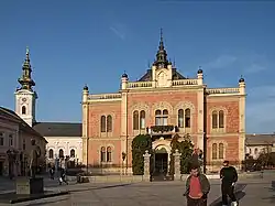 La cathédrale (à gauche) et le palais épiscopal (à droite)
