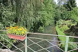 Le ruisseau le Vilpion traverse le village.