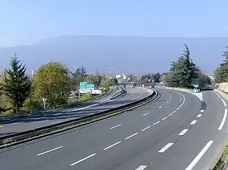 Vue de la VRU à l'extrémité sud de l’échangeur.