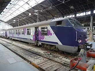 Voiture corail réversible Haute-Normandie (2e classe) en gare de Paris Saint-Lazare.