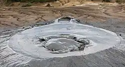 Cratère du volcan de boue