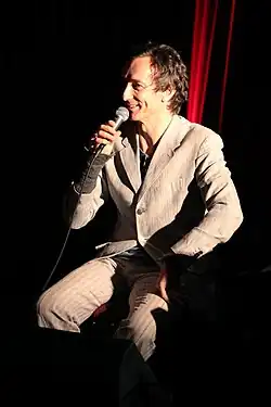 Description de l'image Volker Bertelmann Hauschka TheSugarClub Dublin 2009 1.jpg.