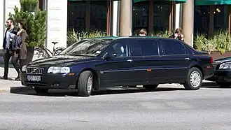 Limousine S80 à quatre portes.