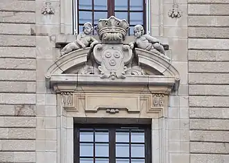 Armoiries de la famille von Rosen du côté de Strandvägen.