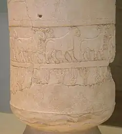Détail du grand vase en albâtre d'Uruk : bétail et végétaux. Reproduction au Pergamon Museum.