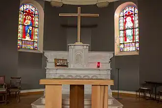 Le chœur et l'autel.