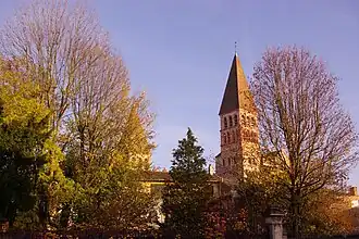 Vue de l'abbaye Saint-Philibert en novembre.