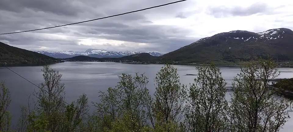 Vue du Kaldfjorden en direction de Kaldfjord