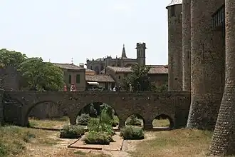 Entrée du château comtal.