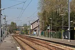 Vue des voies et quai depuis l'extrémité sud.