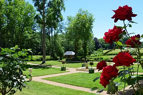 Vue sur les grands parterres.