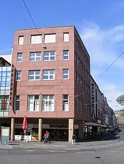 Le magasin Woolworth sur la place Barbarossaplatz (2010).