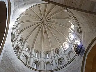 Coupole romane à tambour sur pendentifs de la vieille cathédrale de Salamanque, Espagne.