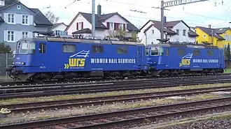 Deux Re 430 dans leur livrée bleue chez WRS