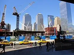 La construction le 2 mars 2010. On peut apercevoir la tour 4 à gauche.