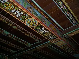 Un détail du plafond du hall d'entrée