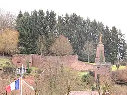 Ruines du château du Weckerburg.