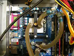 Sur le CPU et le northbridge.