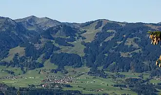 Vue du Bolsterlanger Horn et du Weiherkopf, au fond à gauche se trouve le Riedberger Horn.