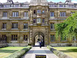 L'entrée principale de Clare College.