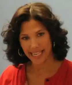 Wendy Davis interprète Karen Patton.