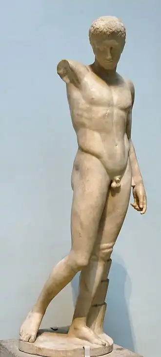 Copie d'une statue de Polyclète en contrapposto.