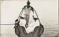 Débarquement en nacelle à un wharf en 1933.