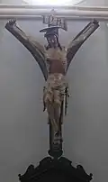 Crucifix polonais, noter la forme particulière du crucifix, comme ceux des Jansénistes, mais rappelant ici la Gabelkreuz des Rhénans.