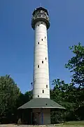 La tour d'observation en haut de la colline de Dziewicza.