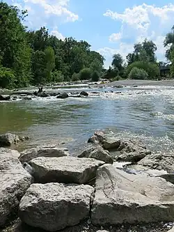 Rivage en pierre naturelle