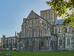 Tour centrale normande et transept Nord.