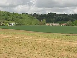Paysage avec vue du village de Wissignicourt.