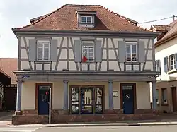 Ancienne mairie dite Laube (1833), rue des Seigneurs.