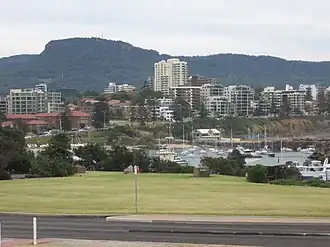 Vue du mont Keria avec la ville de Wollongong au premier plan.