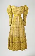 Robe jaune en soie et coton, Europe, vers 1827