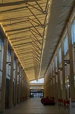 Annexe en bois du pavillon de l'éducation physique et des sports