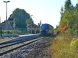 Voie, quai, abri et TER, après la rénovation de 2009.